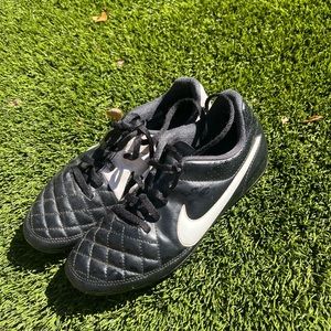NikeTiempo Soccer Cleats (Youth)